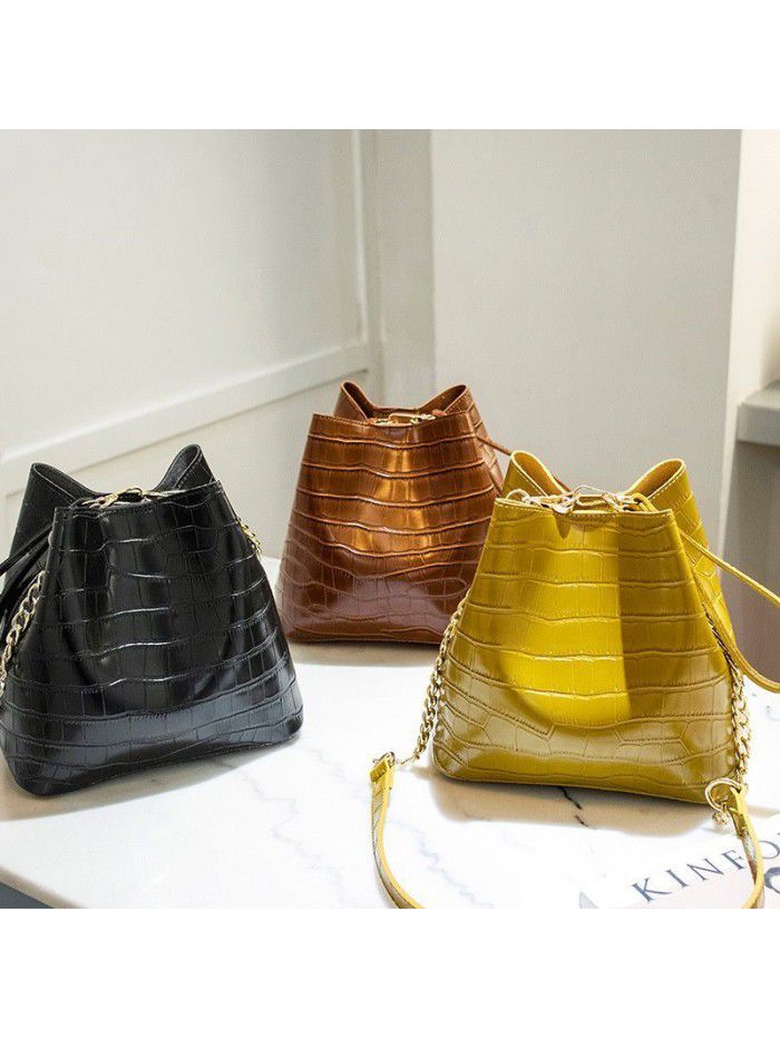 Bag women 2020 new fashion one shoulder messenger bag net red all kinds of casual bag crocodile water bucket women's bag
