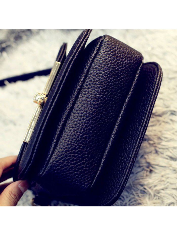 A new fashion women's bag 2020 messenger bag simple small square bag retro single shoulder cross cell phone small bag
