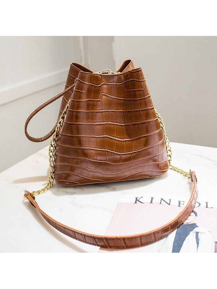 Bag women 2020 new fashion one shoulder messenger bag net red all kinds of casual bag crocodile water bucket women's bag
