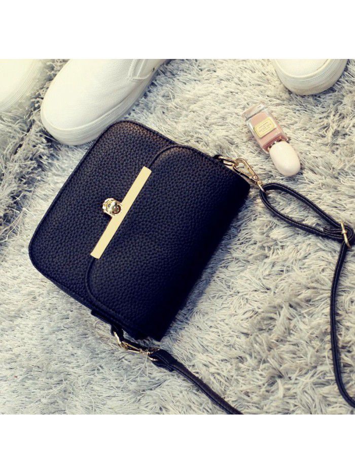 A new fashion women's bag 2020 messenger bag simple small square bag retro single shoulder cross cell phone small bag
