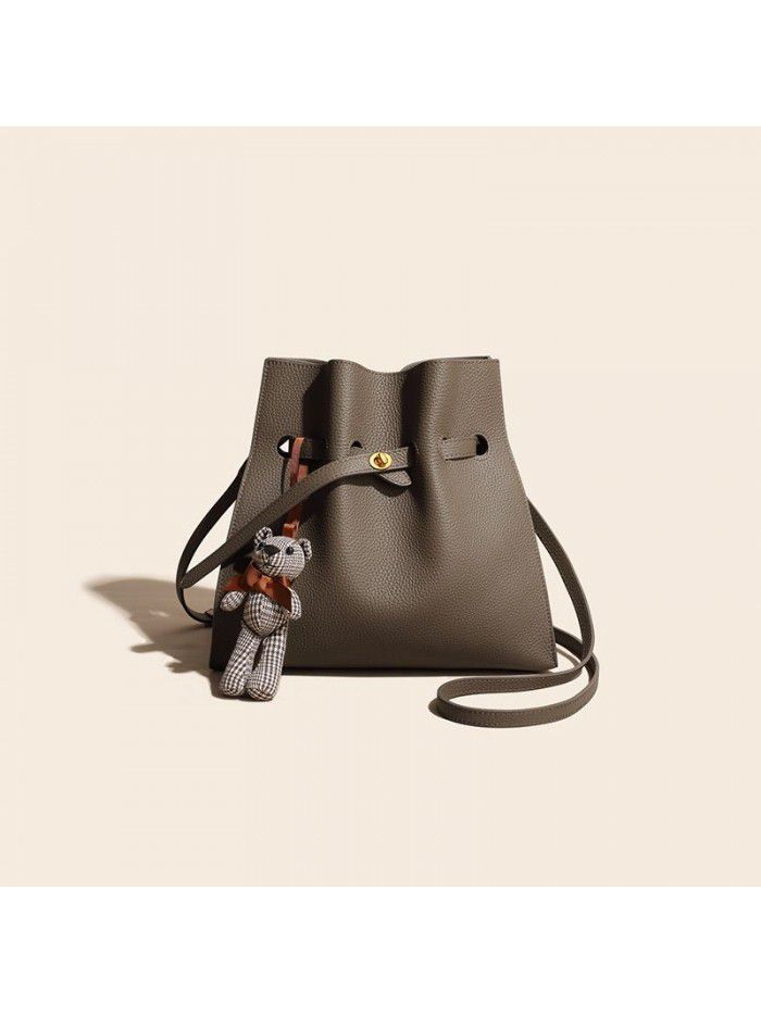 Large capacity bucket bag women's simple 2021 new head leather women's bag versatile One Shoulder Messenger Tote Bag