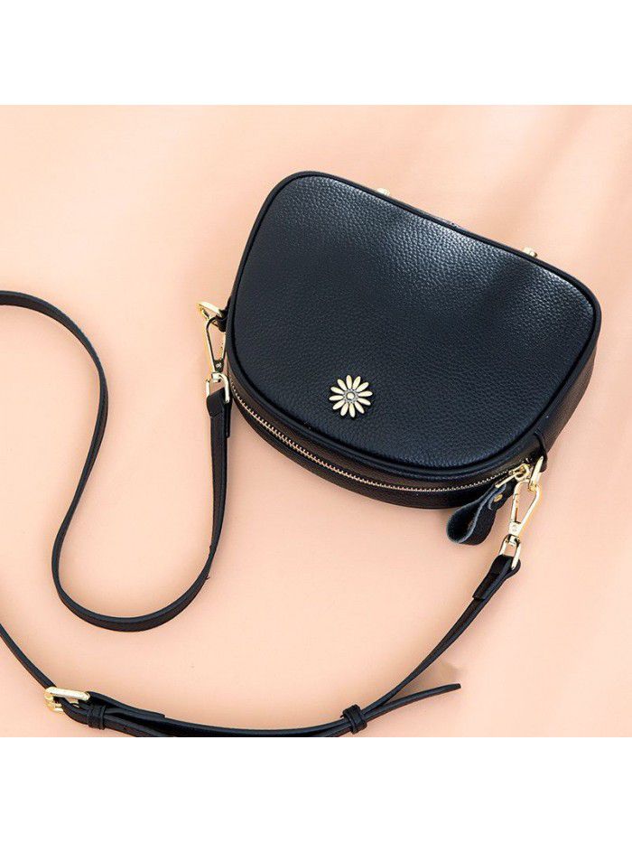 Leather messenger bag women's small round bag 2021 spring new leisure middle aged mother's small bag soft leather one shoulder bag