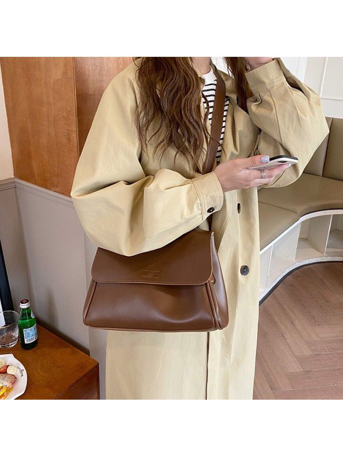 Bag women's new simple shoulder bag in autumn and winter 2020 large capacity commuting Bag Tote Bag casual versatile messenger bag