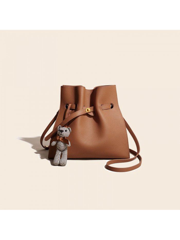 Large capacity bucket bag women's simple 2021 new head leather women's bag versatile One Shoulder Messenger Tote Bag