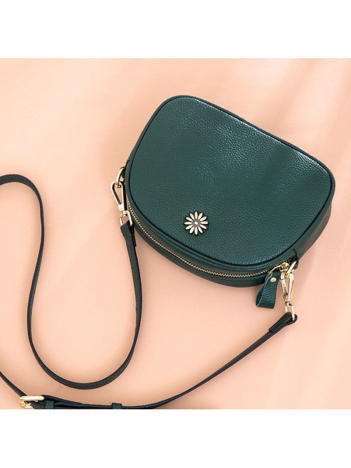 Leather messenger bag women's small round bag 2021 spring new leisure middle aged mother's small bag soft leather one shoulder bag