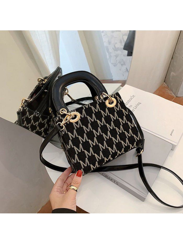 Baroness Mini Bag 2020 new fashion versatile One Shoulder Messenger Bag net red hand Princess bag