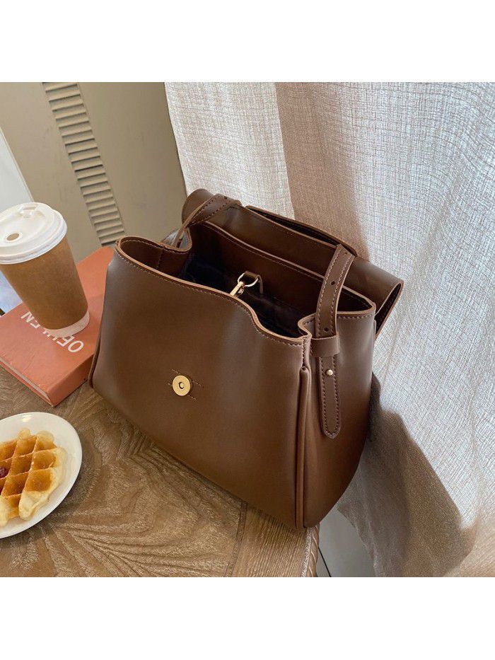 Bag women's new simple shoulder bag in autumn and winter 2020 large capacity commuting Bag Tote Bag casual versatile messenger bag