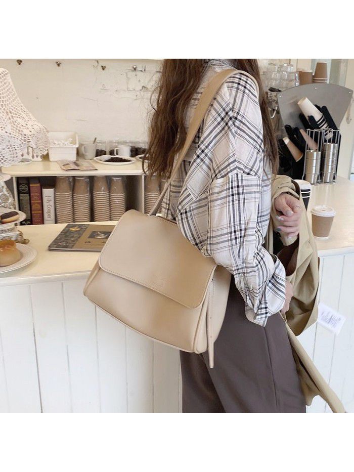 Bag women's new simple shoulder bag in autumn and winter 2020 large capacity commuting Bag Tote Bag casual versatile messenger bag