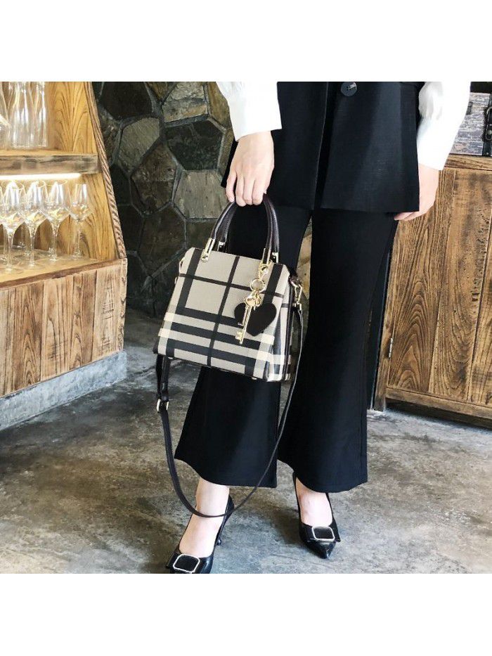 Hong Kong Women's leather bag 2021 new fashion goddess portable one shoulder versatile lattice messenger bag