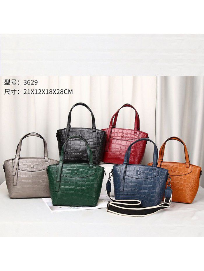 Crocodile leather women's bag 2021 new wide shoulder strap Messenger Bag Fashion top layer leather portable single shoulder bag 3629