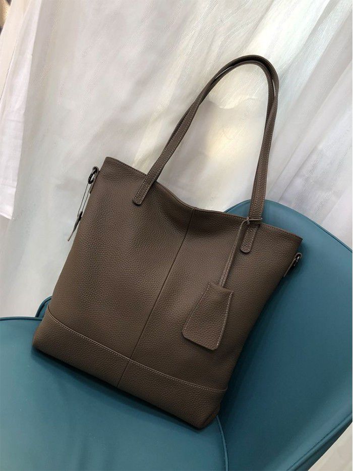 Cross border head leather Crossbody women's bag 2021 new European and American fashion leather shoulder bag leisure Women's bag 8307