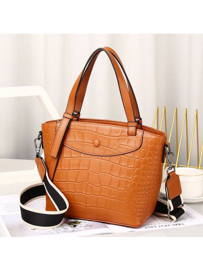 Crocodile leather women's bag 2021 new wide shoulder strap Messenger Bag Fashion top layer leather portable single shoulder bag 3629