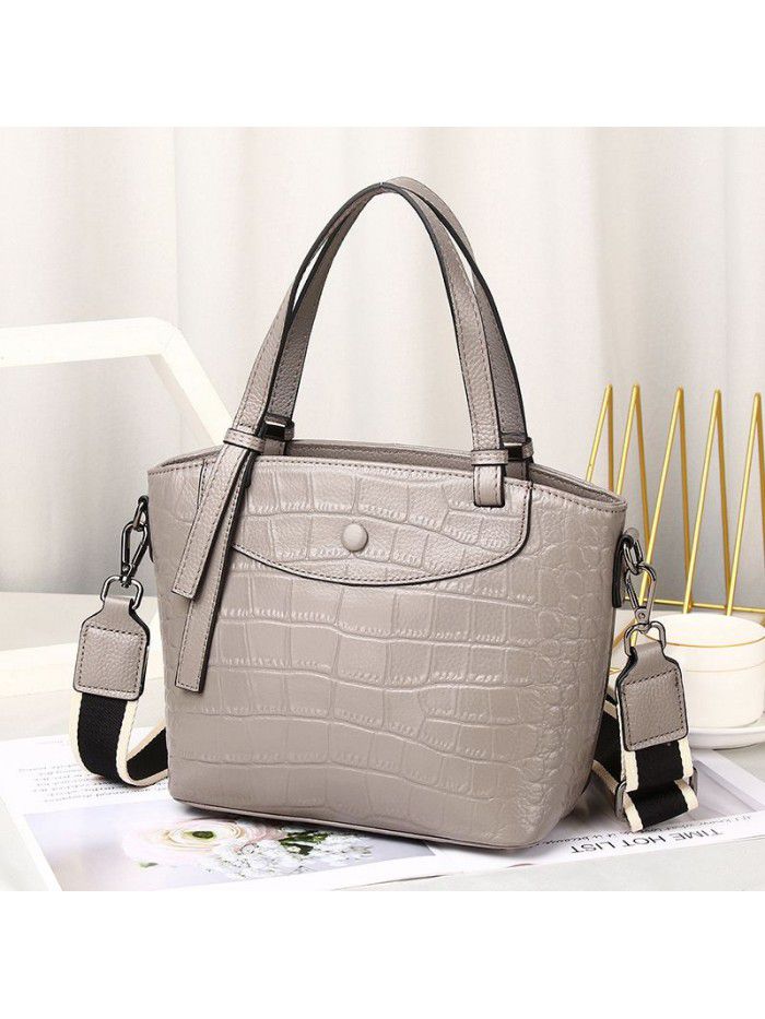 Crocodile leather women's bag 2021 new wide shoulder strap Messenger Bag Fashion top layer leather portable single shoulder bag 3629