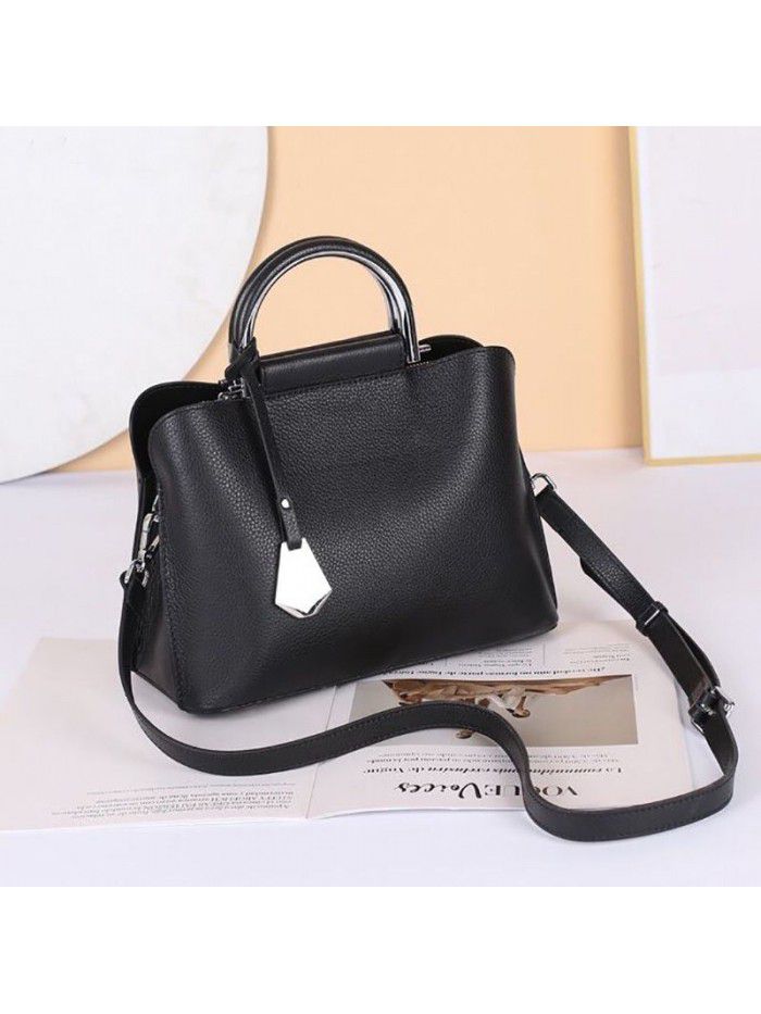 Commuting top leather handbag 2021 new atmospheric leather women's bag fashion versatile Messenger Shoulder Bag 8108