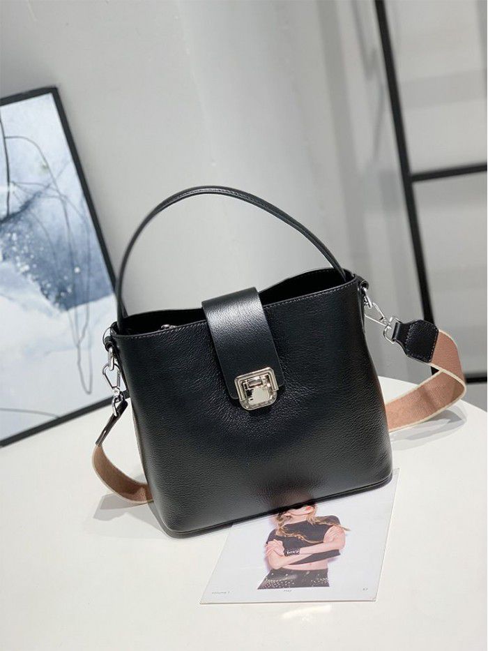 Leather women's bag 2021 new large capacity bucket bag fashion leather hand messenger bag women's shoulder bag 0018