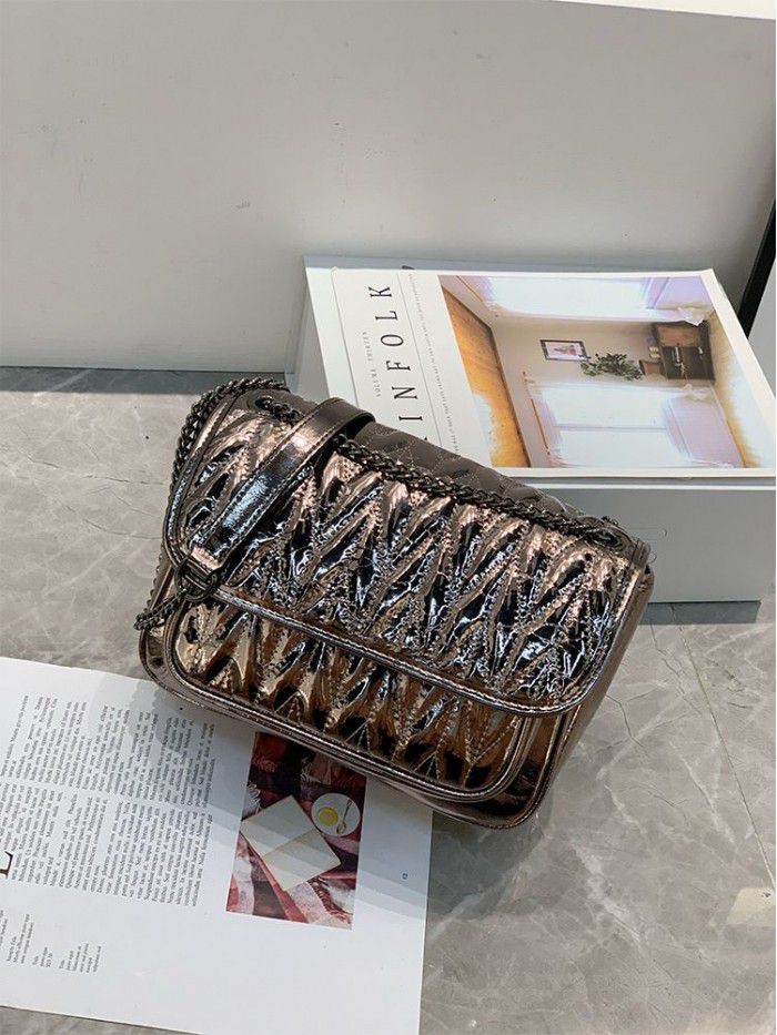 Xiaoxiangfeng Lingge chain bag 2021 new fashion leather women's bag small CK One Shoulder Messenger Bag small bag women's 9860