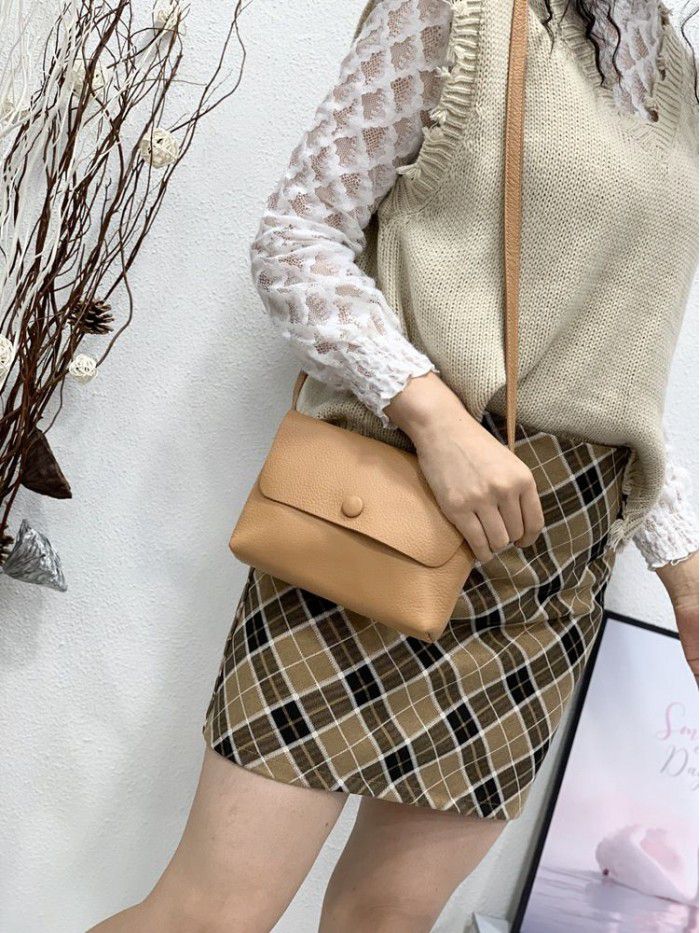 Women's leather bag small bag women's soft leather leisure envelope bag 2021 new head Leather One Shoulder Messenger Bag 1177