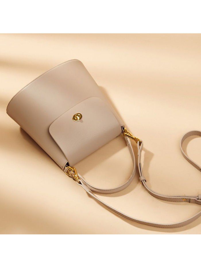 Bucket bag women's 2021 new leather carrying Messenger Bag Small Bag Fashion Shoulder Bag Leather Women's bag 0128