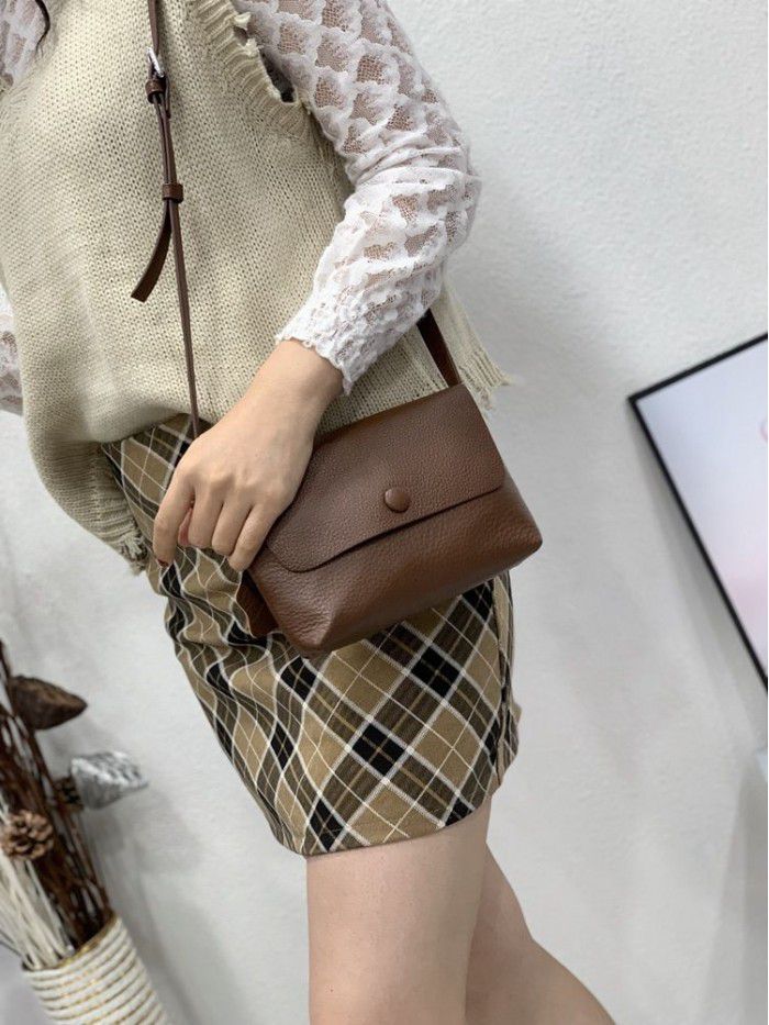 Women's leather bag small bag women's soft leather leisure envelope bag 2021 new head Leather One Shoulder Messenger Bag 1177