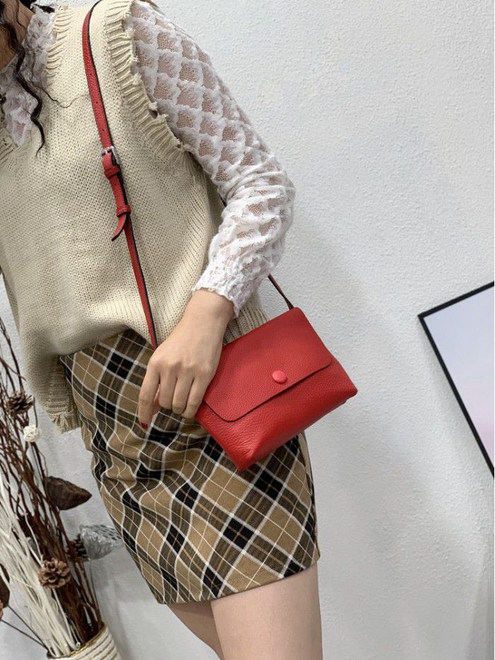 Women's leather bag small bag women's soft leather leisure envelope bag 2021 new head Leather One Shoulder Messenger Bag 1177