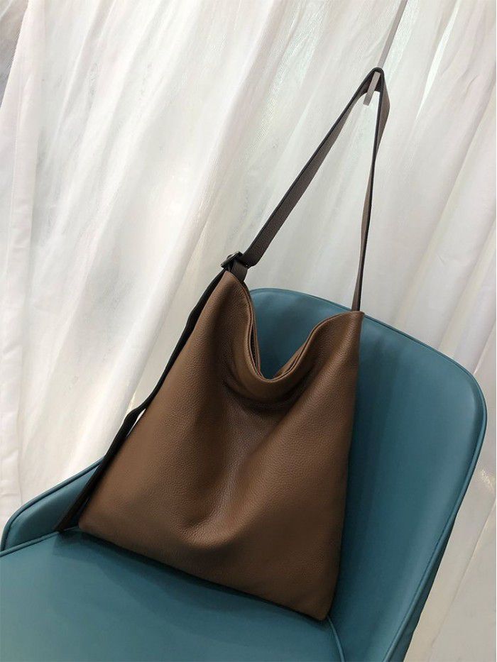 Cross border soft leather bag 2021 new head layer cow leather natural drop crossbar shoulder bag European and American Leather Women's bag 3330