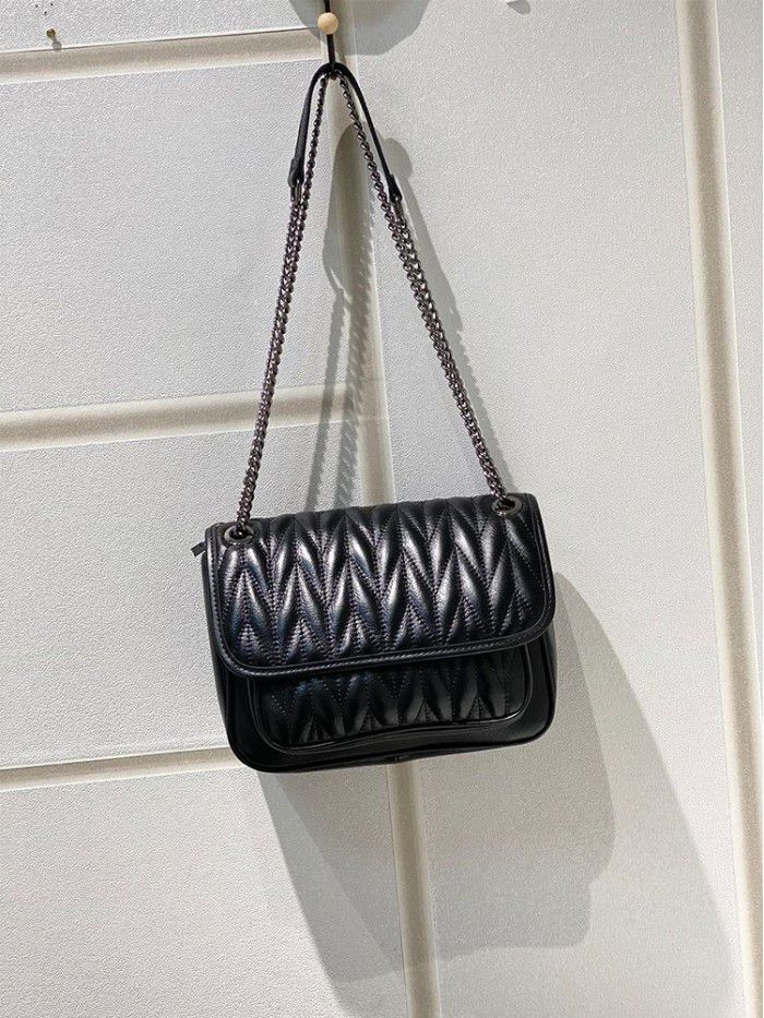 Xiaoxiangfeng Lingge chain bag 2021 new fashion leather women's bag small CK One Shoulder Messenger Bag small bag women's 9860